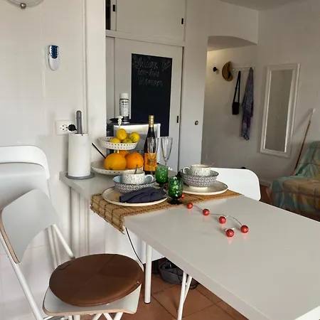 Studio Beachfront Apartment *